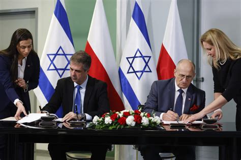 Israeli, Polish foreign ministers meet, seeking to mend ties