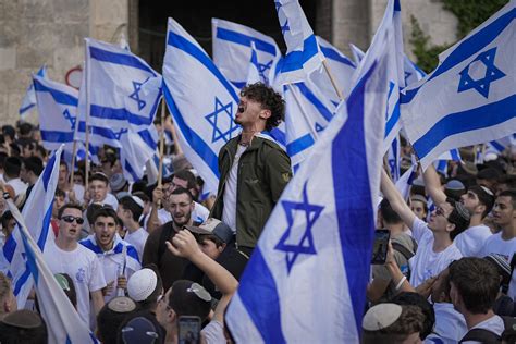 Israeli crowds chant racist slogans, taunt Palestinians during Jerusalem march