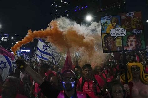 Israelis protest judicial overhaul despite violence surge