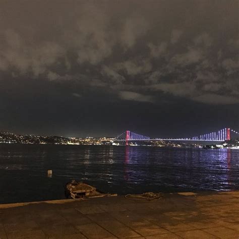 Istanbul bebek sahili gece