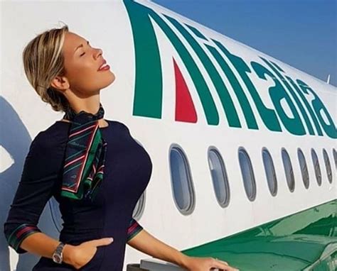 Italian flight attendants strip down in flash mob protest …