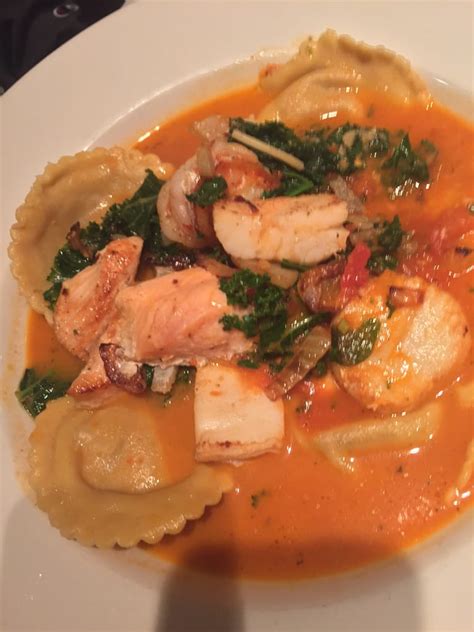 Italian restaurant oakland. Mar 11, 2016 ... OAKLAND — Chicken cacciatore. Clams bordelaise. Veal cannelloni. Francesco's, an old-school Italian restaurant, won't be serving those ... 