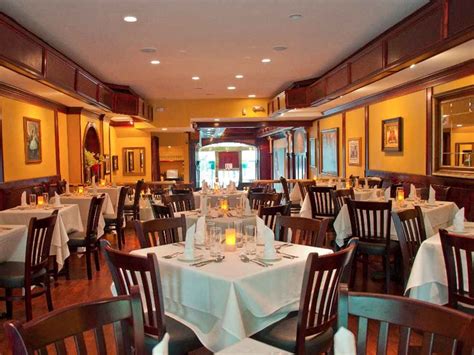 Italian restaurants midtown. Mar 22, 2023 ... One of New York's hottest new jazz bars, Barreto, is located on 49th Street and Park Avenue, inside Fasano, the sleek Italian restaurant from ... 