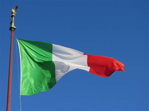 Italy bayrak