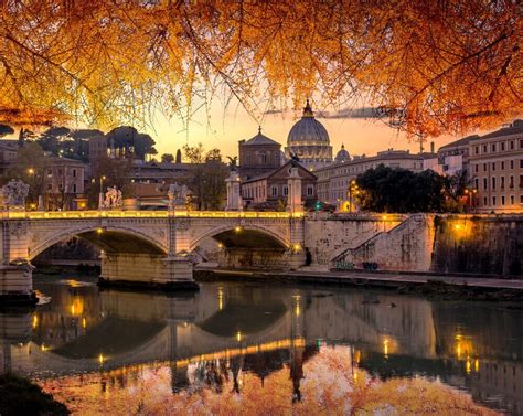 Italy in september. Many flowers and plants, particularly perennials, bloom in September, according to About.com. Some include the michaelmas daisy, mums, the perennial sunflower, goldenrod and stonec... 