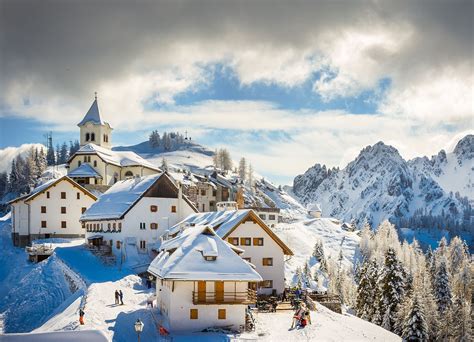 Italy in winter. 13 Oct 2023 ... Each Italian city offers spectacular winter theatricals, majestic mountains for skiing, bustling Christmas markets, and intriguing museums, ... 