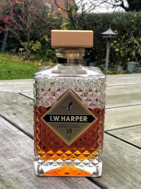 Iw harper 15. Jan 16, 2022 · The I.W. Harper Kentucky Straight Bourbon is everything you would expect from a bourbon, with its fruit and vanilla flavors. is very consistent with the nose. I didn t think it was too sweet but enjoyed the light oak, apricot, vanilla, and citrus flavors. The mouthfeel is light, which makes it a good all-season whiskey to enjoy neat or on the ... 
