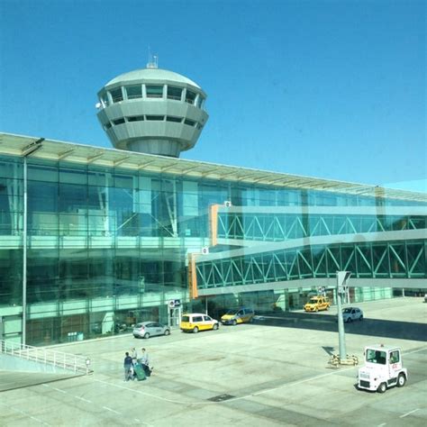 Izmir adb havalimanı