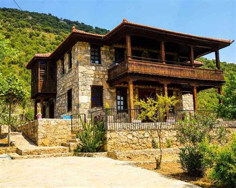 Izmirde bahçeli ev satılık