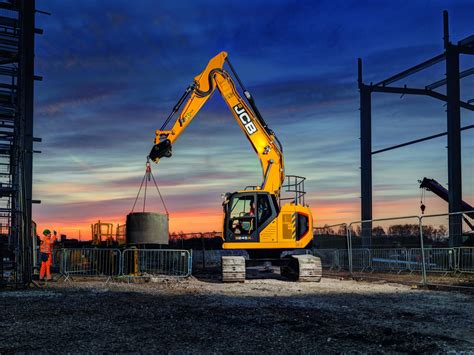 JCB 245XR Tracked Excavator JCB.com