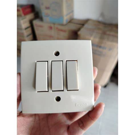Jual Broco Saklar Triple Murah & Terbaik - Harga Terbaru Maret 2026 - raincitystudios.com