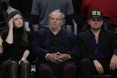 Jack Nicholson returns to courtside for Lakers’ playoff game