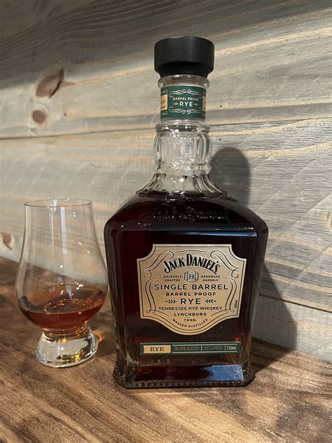 Jack daniels barrel proof rye. Cheers! I ve had this 375ml of Jack Daniel’s Single Barrel Rye for over 1.5 years and decided with all the praise of the new JDBP Rye, I’d give a little attention the the lower proof version that is easily overlooked. Rick: L-5 Proof: 94 Barrel: 18-8320 Bottle Date: 11.6.18. N: dill, vanilla, oak, sweet caramel and spearmint . 