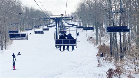 Jack frost ski. The ski resort Jack Frost Mountain is located in Pennsylvania ( USA ). For skiing and snowboarding, there are 12 km of slopes available. 8 lifts transport the guests. The winter sports area is situated between the elevations of 427 and 610 m. Evaluation. 