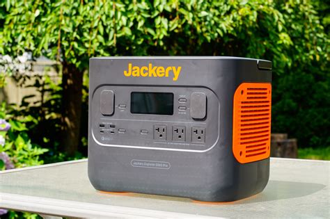 Shop Jackery Explorer 2000 Pro (2160Wh) 2200-Watt P