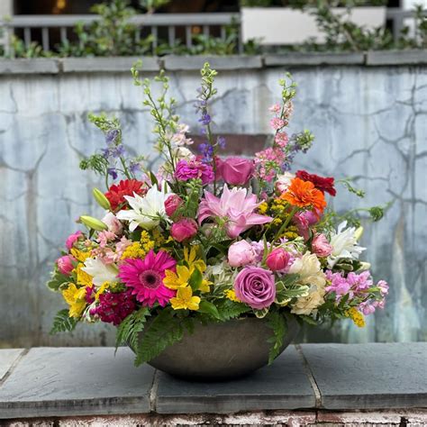 Jackson florist. Country garden style with a contemporary twist for wedding, funeral, corporate and event flowers in and around Marlborough Wiltshire. Experienced freelance florist providing Wedding, Funeral and special occasion flowers, based near Marlborough in Wiltshire. ... Megan Jackson Flowers 