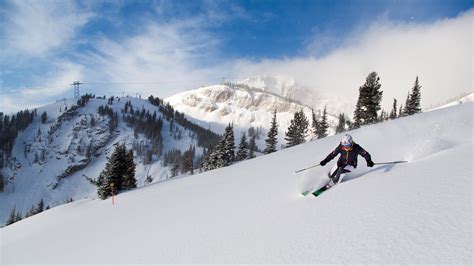 Jackson hole mountain ski. Another option would be to ski at Jackson Hole Mountain Resort one day and then check out Snow King Mountain Resort in the town of Jackson. More of a local ski mountain, this smaller mountain ... 