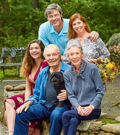 Jacques pépin. Jacques Pépin (born December 18, 1935) is a French-born American chef, author, culinary educator, television personality, and artist. Since the late 1980s, he has appeared on American television and has written for The New York Times, Food & … 