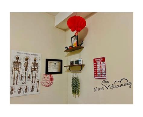 Jade hall acupuncture. I always tell my current patients that I am not ready to open a prac by myself. However, when I have certain amount of patients, I really need a spot to see them. Then I found … 