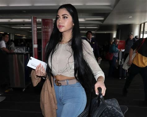 Mar 26, 2021 · Jailyne Ojeda Ochoa sextape and nudes porn leaks online. She an American is a fitness model of Latin American origin, she has become a celebrity in social networks. Her beautiful face and impressive figure have largely helped her to be recognized as one of the hottest and sexiest women on Instagram. 