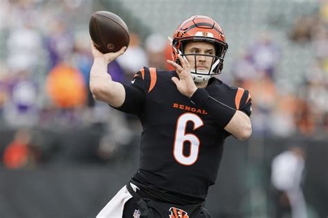 Jake Browning and the surging Bengals head to Pittsburgh to face the reeling Steelers