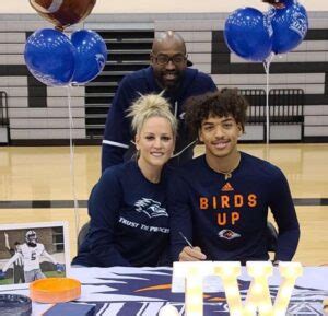 Jalen wilson dad. That's what this is right now,” Derale Wilson, Jalen Wilson's dad said. ... Jalen Wilson starred at Guyer High School in Denton before heading to Kansas in 2019. The Wilsons told WFAA their son ... 