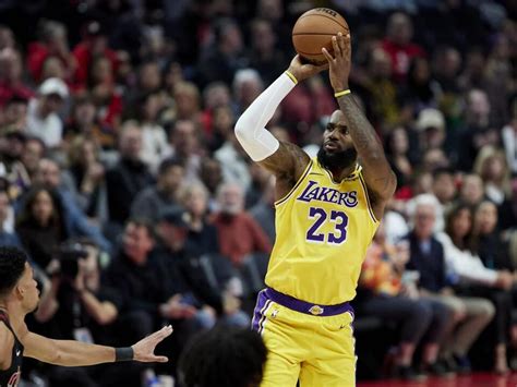 James has 35 and Lakers stay atop In-Season Tournament group with 107-95 win at Portland