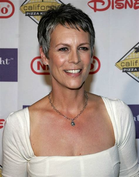 Jamie Lee Curtis Short no fuss hairstyle for silver grey …