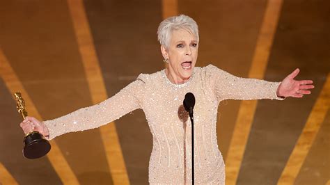 Jamie Lee Curtis wins Oscar for best supporting actress