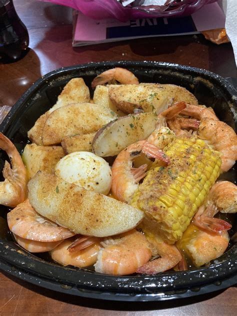 Top 10 Best Seafood Markets Near Daytona Beach, Florida. 1 . Macker Seafood. 2 . Stoney Farms Crab Shop. “Best local seafood. Everything is excellent here, blue crab, grouper, scallop, frog leg, crab cake...” more. 3 . Fresh Box Seafood.. 