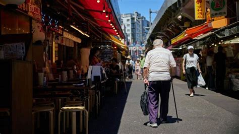 Japón dice que uno de cada 10 residentes tiene 80 años o más a medida que la nación se envejece