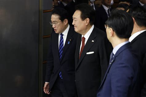 Japan, South Korea move forward on trade issue before summit
