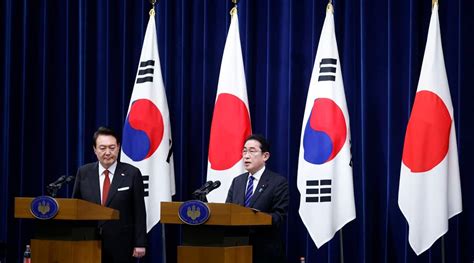 Japan, South Korea renew ties at Tokyo summit
