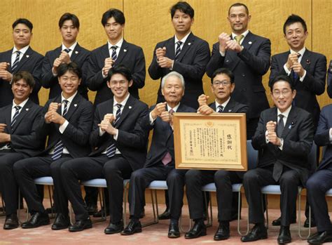 Japan’s winning WBC team drops in on Prime Minister Kishida