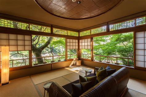 Japan inn. With prices between 4000 yen (~$40) to over 50,000 (~$500) per night, ryokan can be pretty expensive for the more luxurious and fairly cheap for the simplest. The average ryokan is closer to $150 – $250 per night, which is more reasonable. However, it should be noted that it’s normally per person and not per room. 