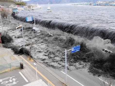 Japan issues tsunami alert after series of very strong quakes off its northwestern coast