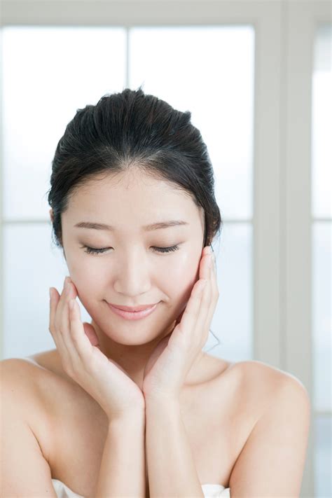 Japanese face care. The simple face wash was designed specifically for dry, sensitive skin. As an acne face wash, it is the second step in Curel's Japanese Skin Care version of the Japanese ritual ''double cleansing'', which is a two-step cleansing process that uses two different types of cleansers, one after the other. 