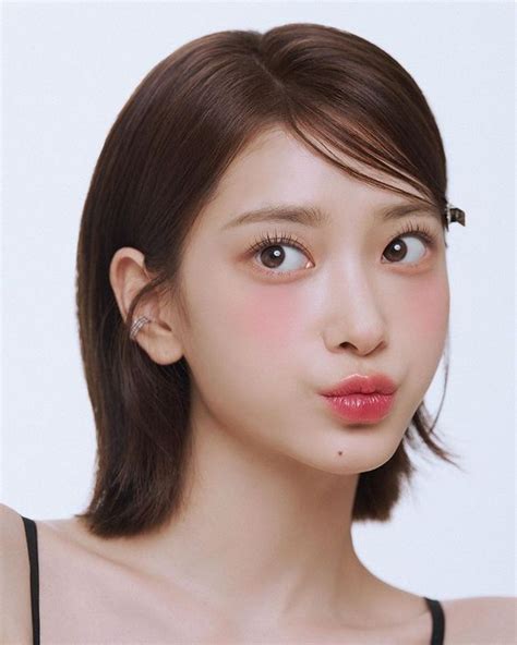 Japanese girls make up tips.  Learn essential tips for achieving a natural, fla...