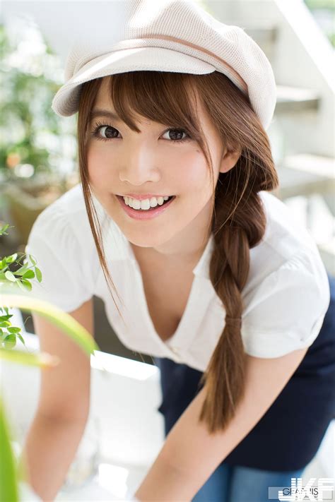 Japanese pornstar. Mirei Kiritani, a Japanese actress, model, and news caster, was born on December 16, 1989. She began performing in 2006 on both small and large screens. She served as the news anchor for NTV's News Zero every Tuesday from 2012 until 2018. Before she was an actress, she worked as a model for Seventeen Magazine. 