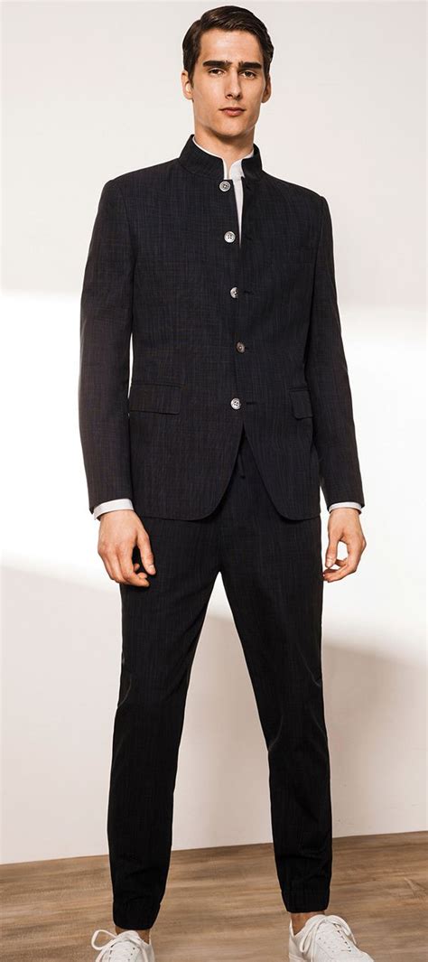 Japanese suit. Mar 24, 2018 · Strasburgo. Founded in Osaka in 1990, Strasburgo is one of Japan ’s top sartorial men’s stores. It features Italian artisanship with a sense of flair from celebrated companies like Kiton ... 