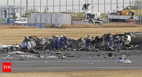 Japanese transport officials and police begin on-site probe after fatal crash on Tokyo runway