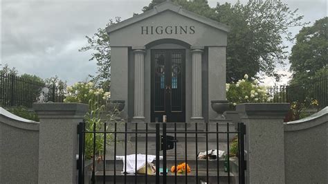 Jarad anthony higgins gravesite. The rapper-slash-singer, born Jarad Anthony Higgins, was a pioneering figure in emo-rap and within the SoundCloud scene, following the likes of the late Lil Peep and XXXTentacion. Best known for ... 