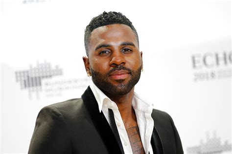 Jason Derulo leaves server large enough tip to cover college semester