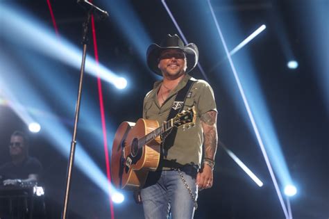 Jason aldean the view. Jason Aldean had already logged two Number One and several multi-platinum albums by 2015, the year he decided to dress as Lil Wayne for Halloween, according to The Guardian. His costume included a ... 