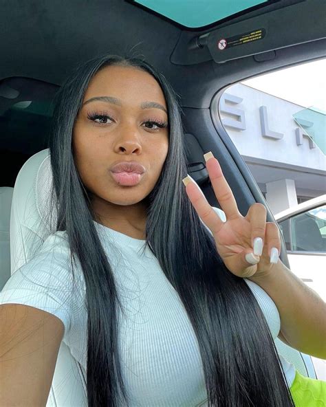  Highlighting her chic personal fashion, modeling career, and day-to-day life as a mom, the 25-year-old’s social media presence has taken her from an internet sensation to a rising business mogul ... . 