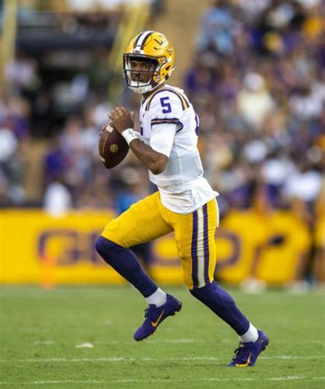 LSU quarterback Jayden Daniels will return to Baton Rouge for the 2023 season. The Tigers’ starting signal-caller has bypassed the NFL Draft to handle business for Brian Kelly’s group next season.. 