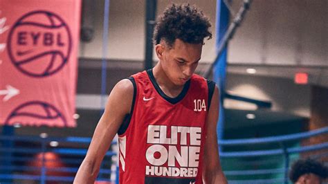 Tre Johnson, the most highly coveted recruit in the Class of 2024, is embarking on his visit with Kansas basketball this weekend. The Kansas Jayhawks do not have the pedigree of top recruits that Duke and Kentucky have in the past, but Bill Self is still one of the best recruiters in the country.He proved that when he got Hunter Dickinson to commit to Kansas.
