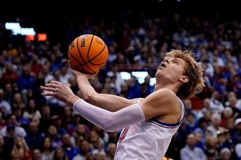 Jayhawks’ March Madness star gets basketball genes from mom