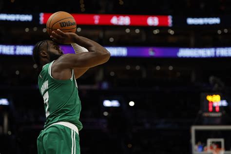 Jaylen Brown scores 36 points as Celtics dominate Wizards, start 3-0