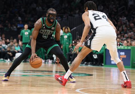 Jaylen Brown scores 41, receives standing ovation as Celtics rout Spurs
